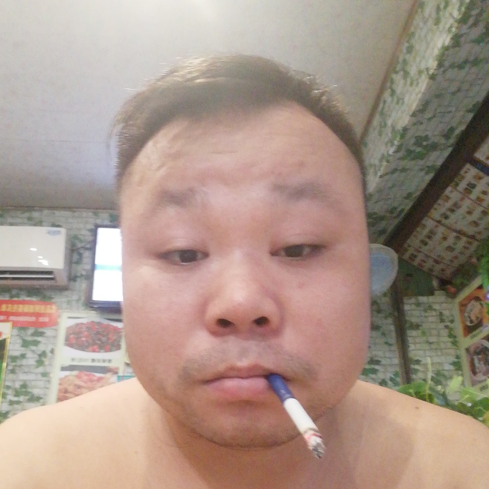魁梧愿月亮的照片