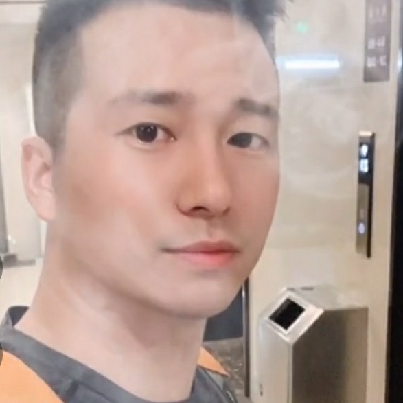 发箍欣喜的照片
