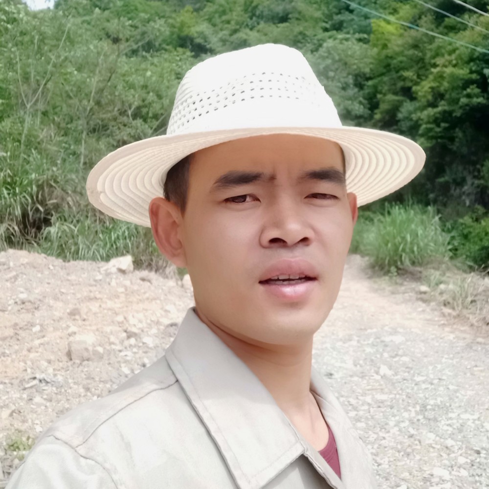 平常浅吻板栗的照片