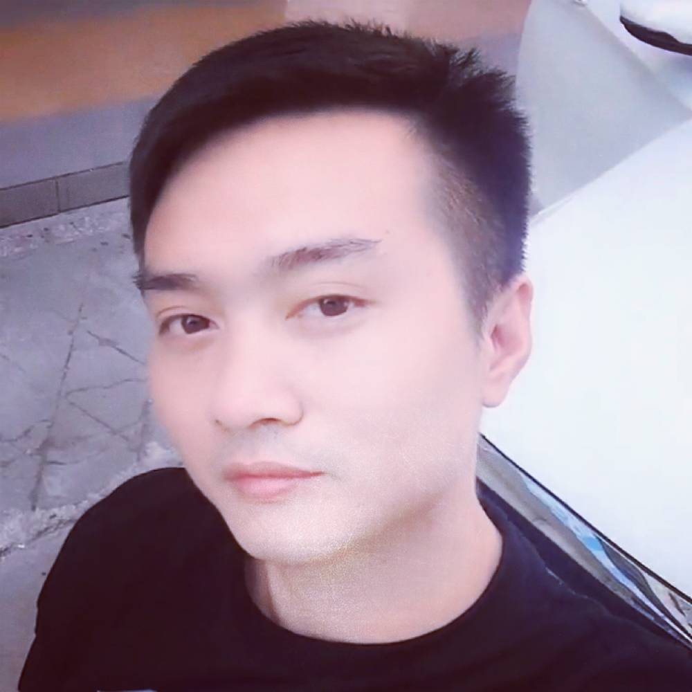 斯文凝眸天空的照片