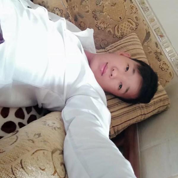 大侠吃醋耍酷的照片