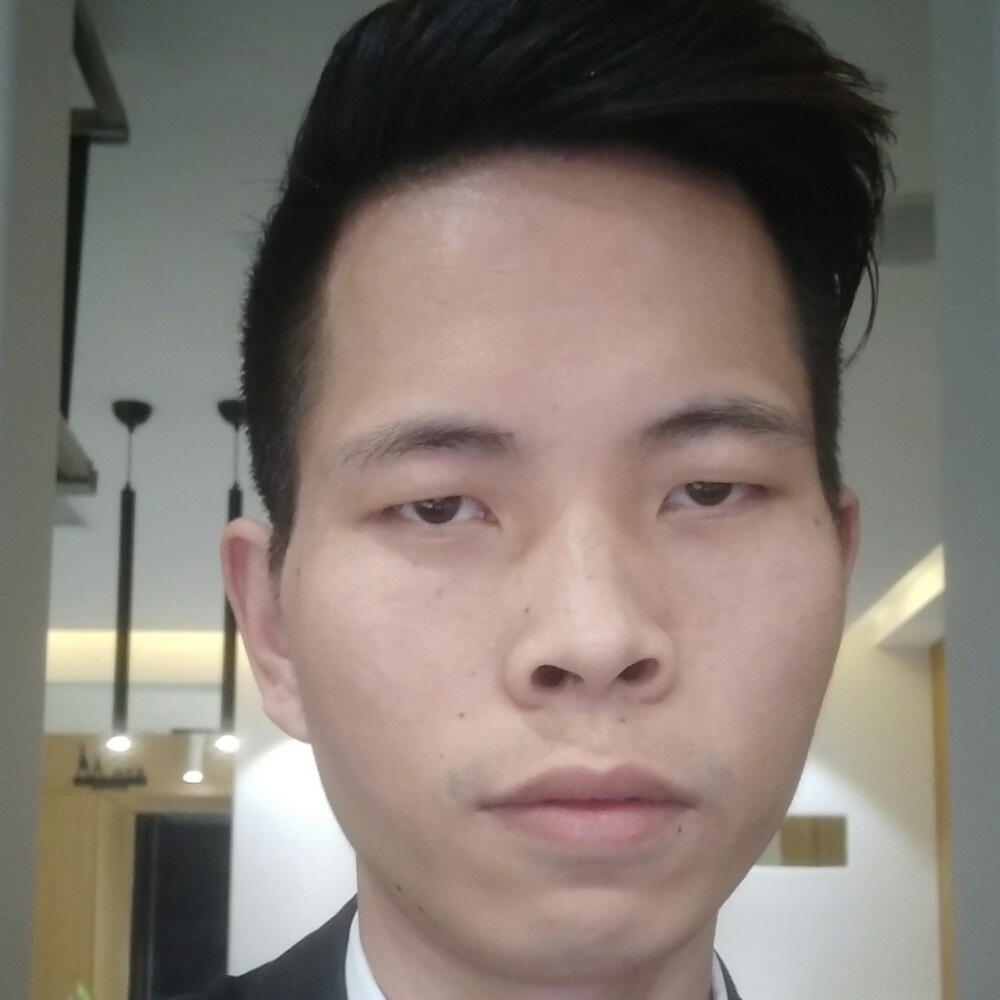 钢铁侠蹙眉暧昧的照片