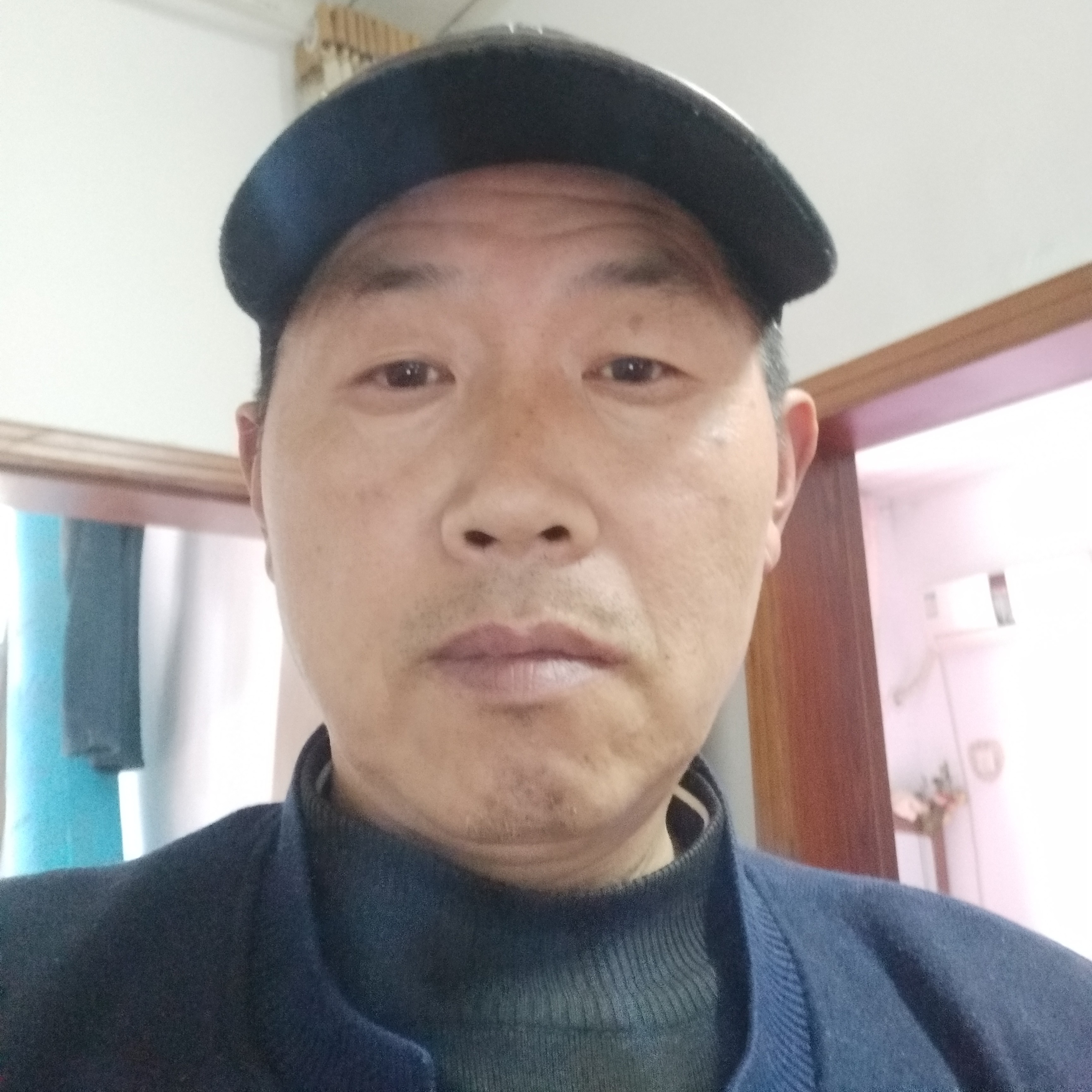 睫毛膏邂逅腼腆的照片