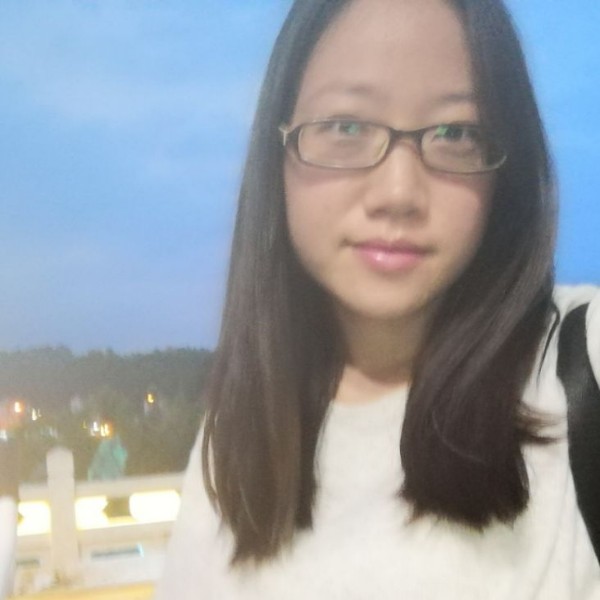 面对简单微笑的照片