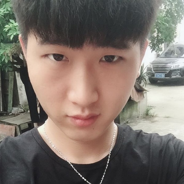 初妆泪了翩飞的照片