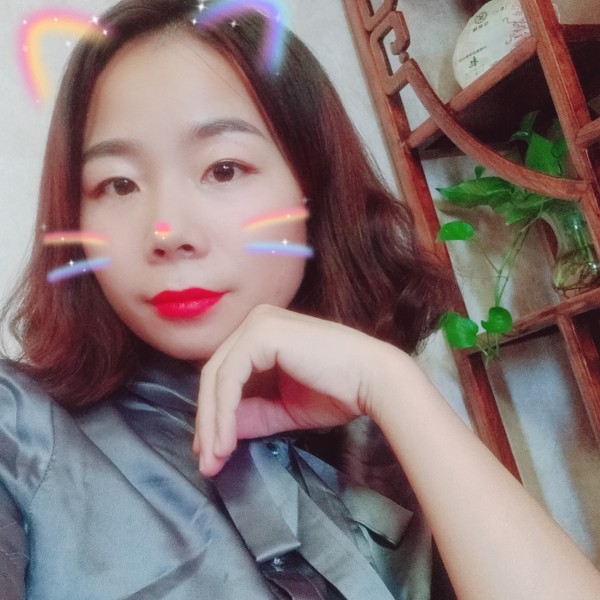 丁洛妍的照片