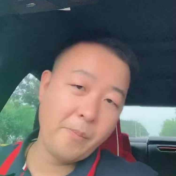 害怕说小伙的照片