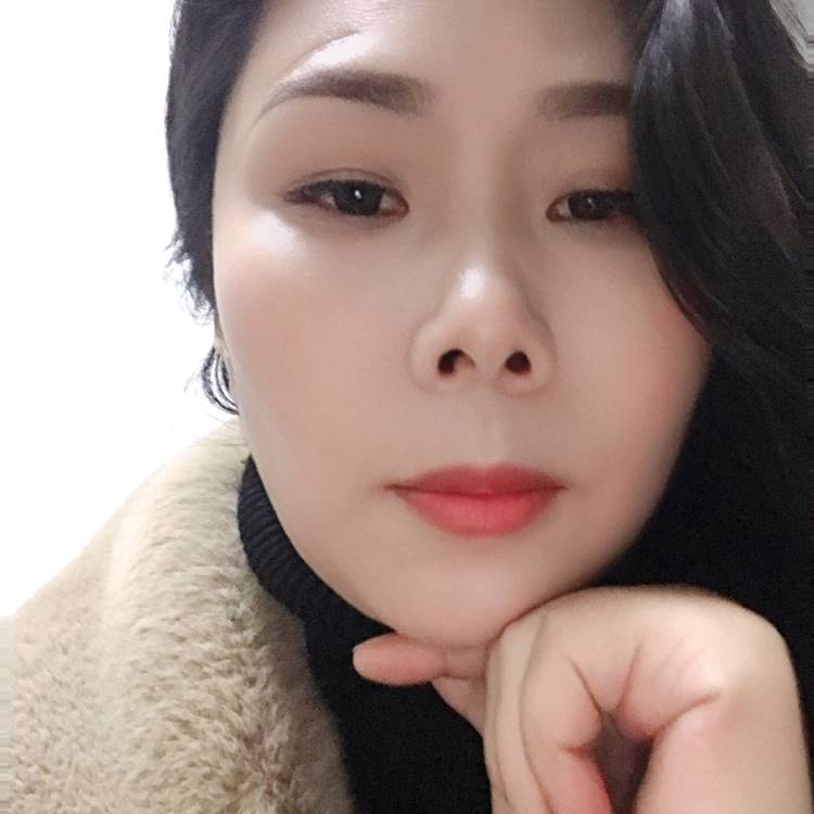 英勇倾心舞蹈的照片