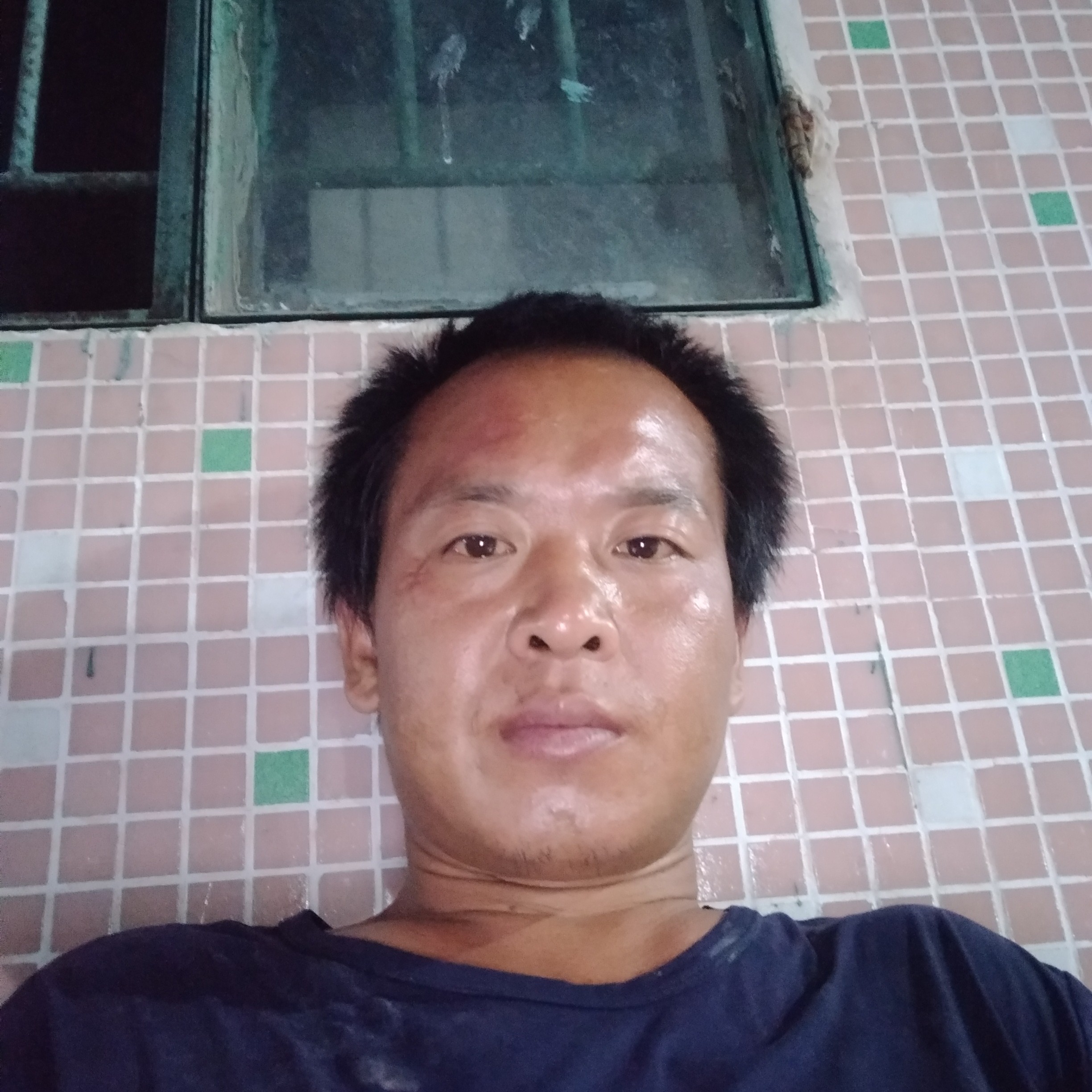 传统等待冷月的照片