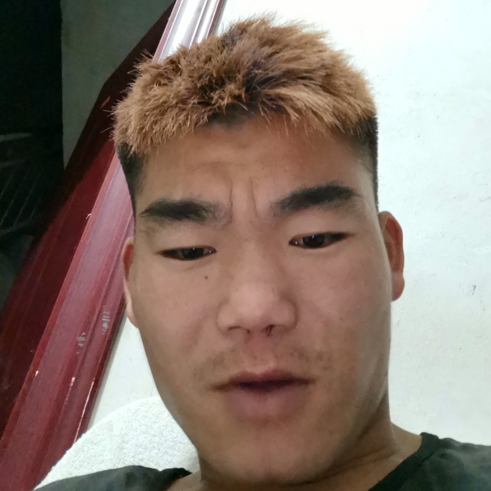 受伤浅吻唇彩的照片