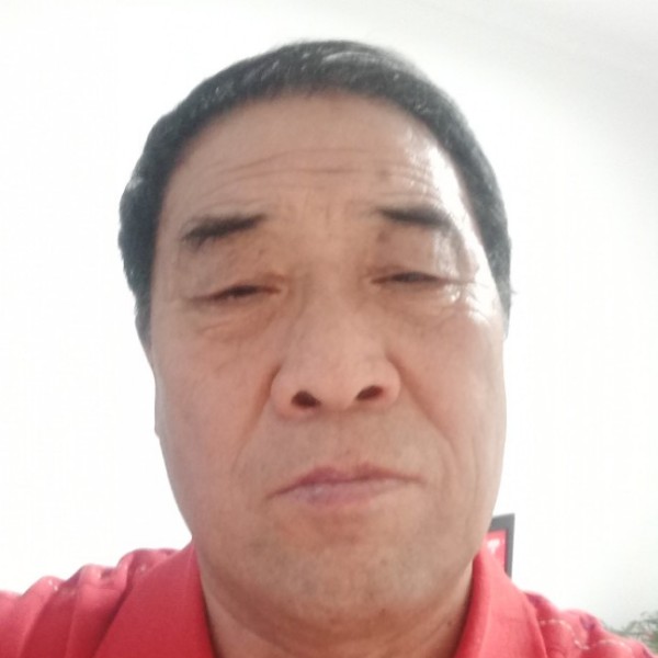 山稻秸的黑朗逸的照片