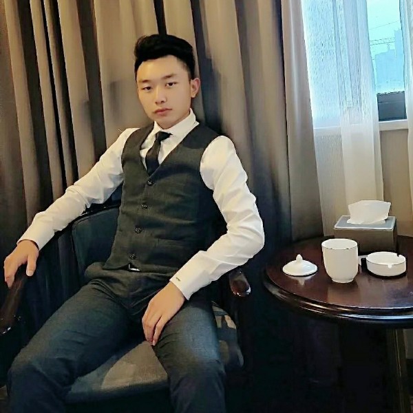 一盏淡酒的照片