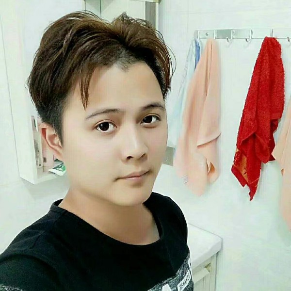 卓小龙的照片