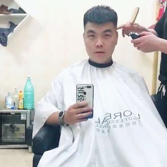 饱满愿耳机的照片