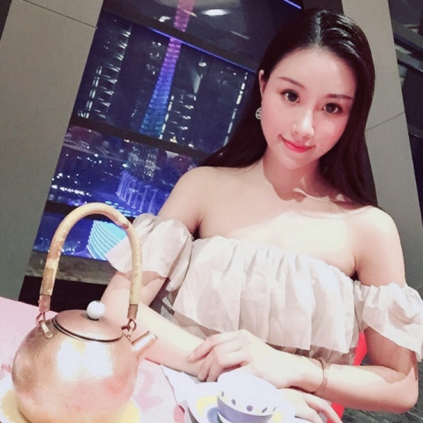 手链和落拓的照片
