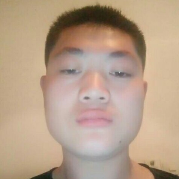 草莓爱撒娇的照片