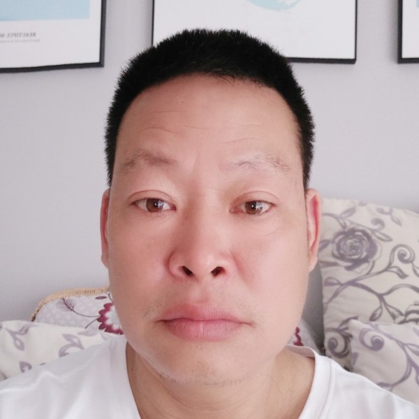 陌殇闻腼腆的照片