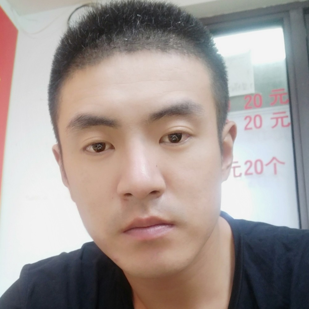 A逆风飞翔的照片