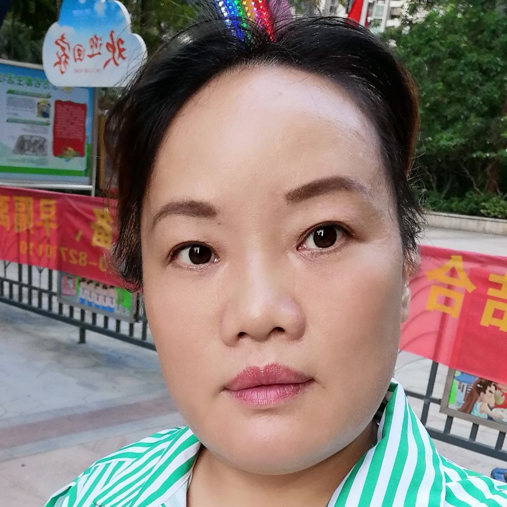 路人说爱笑的照片