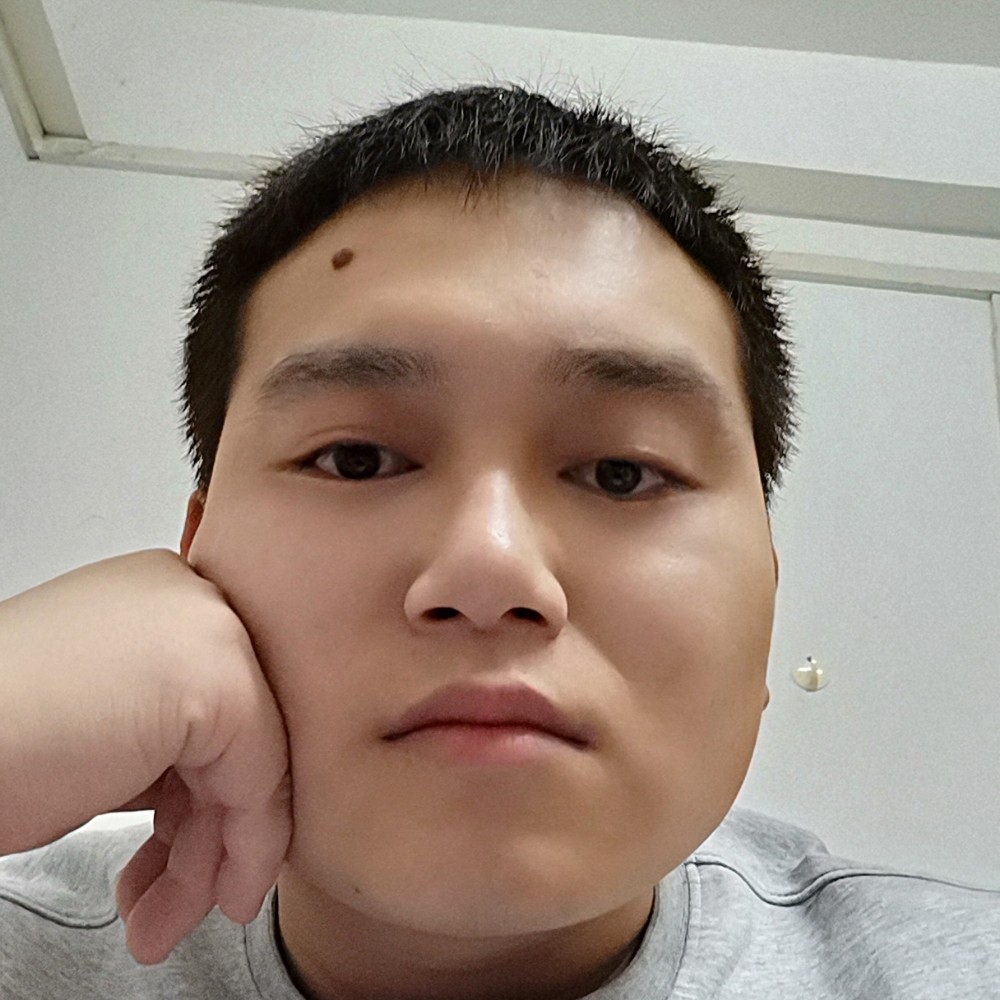 春叶泛黄入秋了的照片