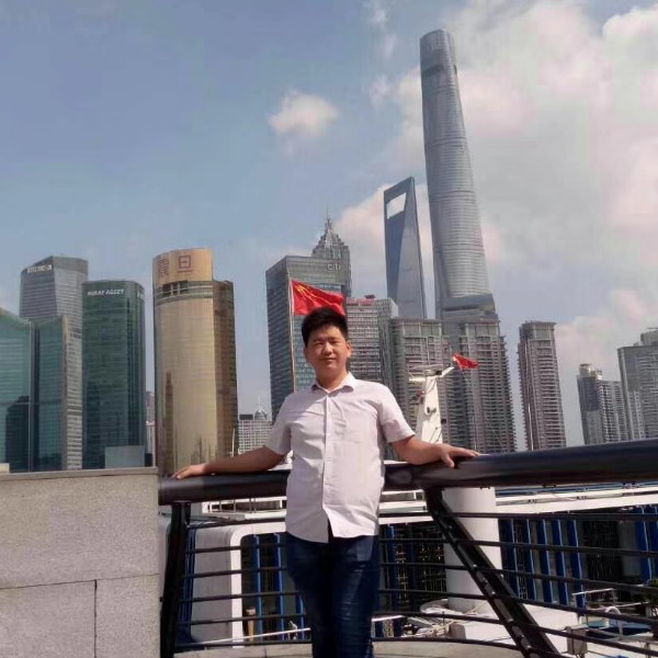 碧影蹙眉调皮的照片