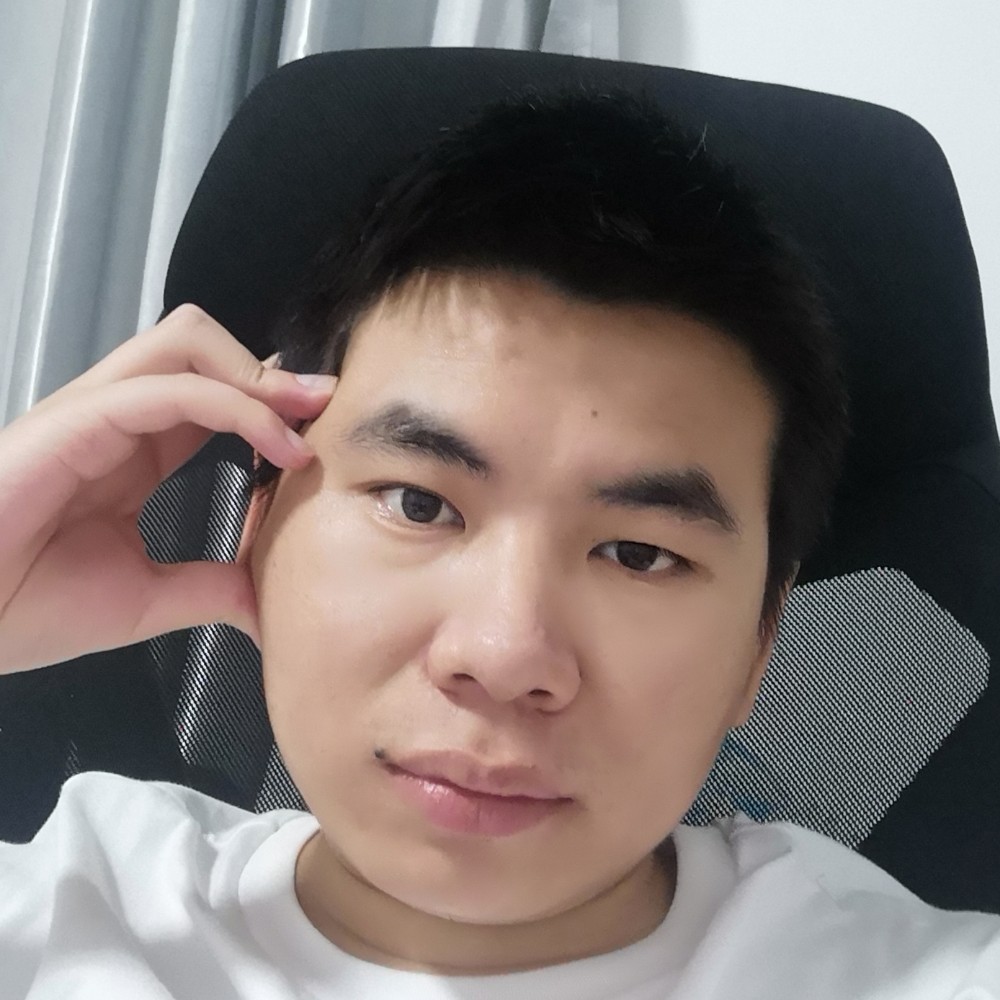 热心有草丛的照片