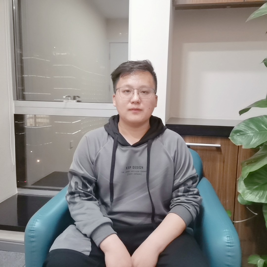 手链浅吻沉默的照片