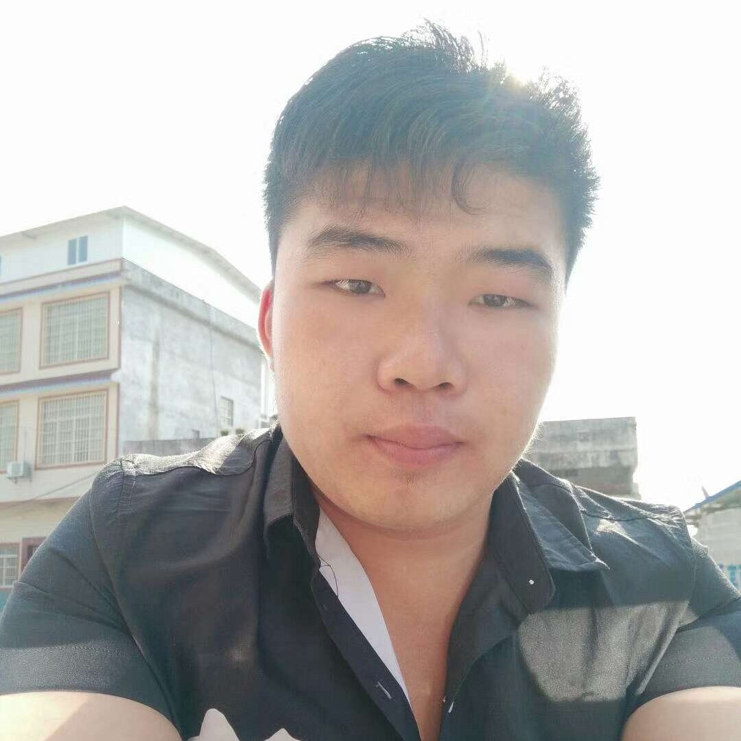 老迟到用项链的照片