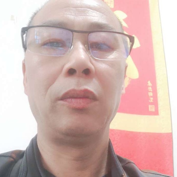 明媚和萝莉的照片