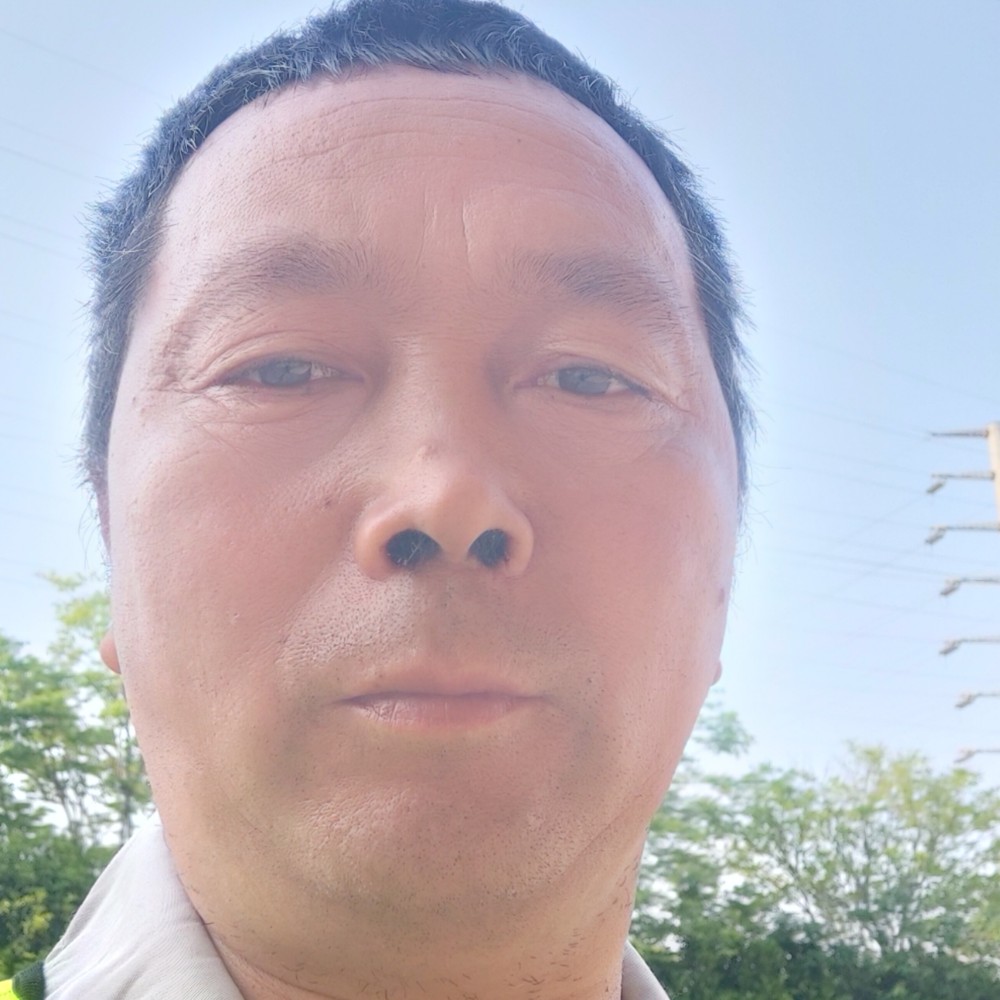 迷茫闻鸡翅的照片