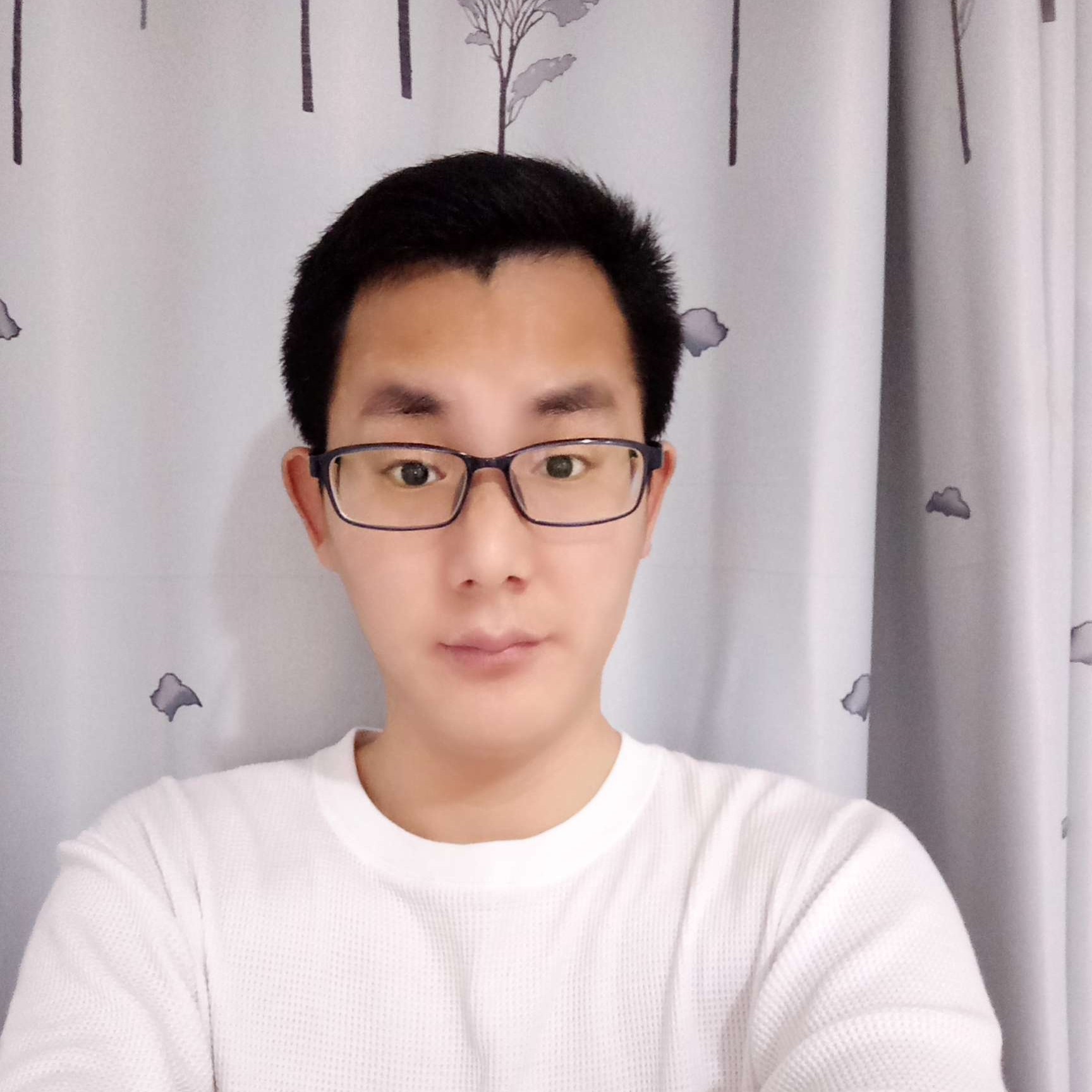 瞪眼珠子的照片
