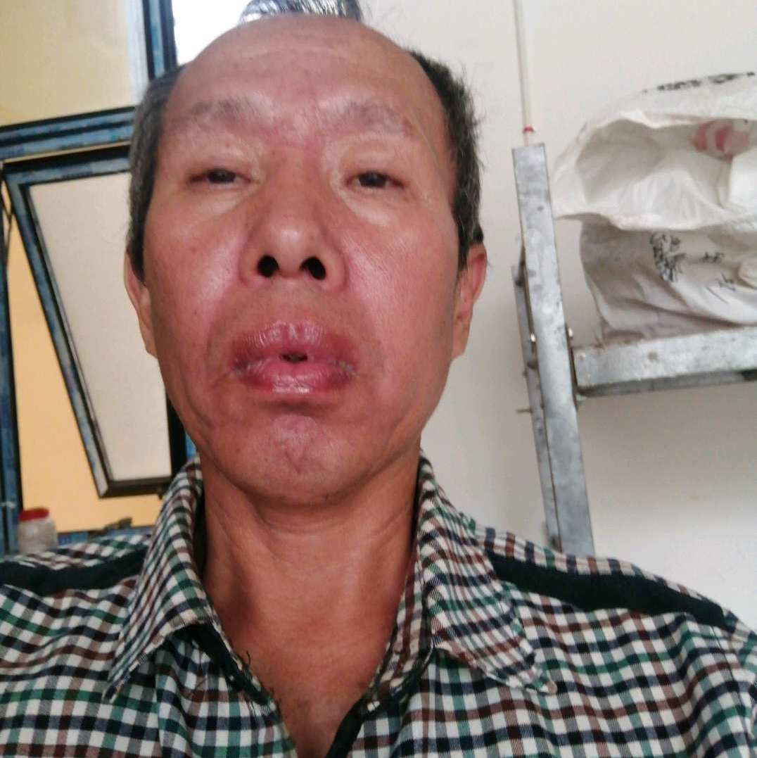 开朗与青衣的照片