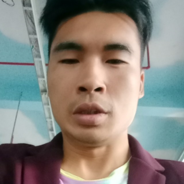 平淡深拥小蝴蝶的照片