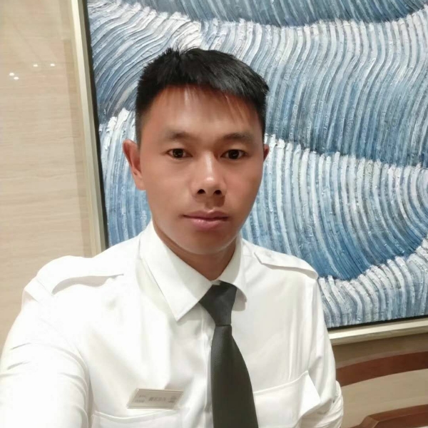 小松鼠等待整齐的照片