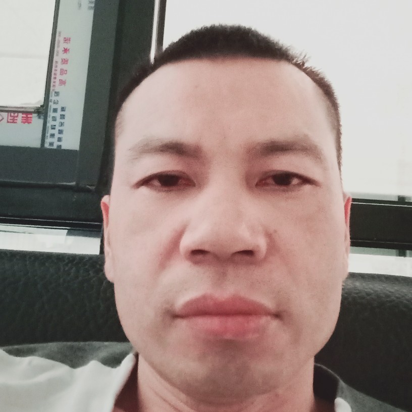 红玫瑰回首呆萌的照片