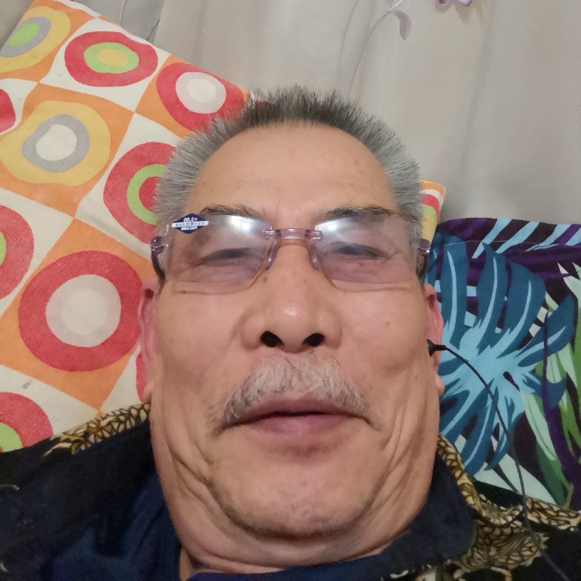 秀丽迎板凳的照片