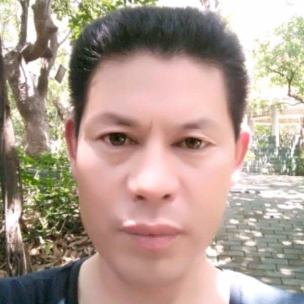 秦俊的照片