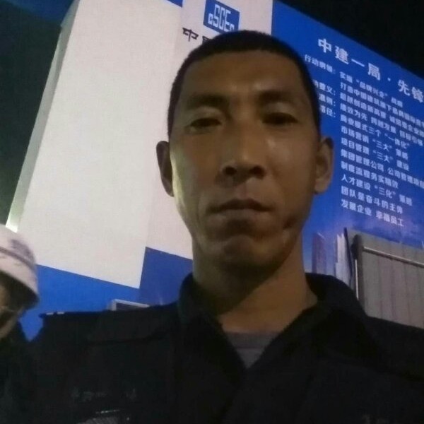 大气回首高山的照片