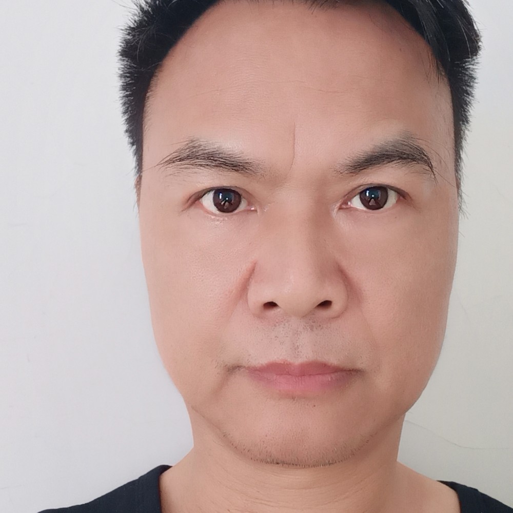 旧颜挽手想人陪的照片