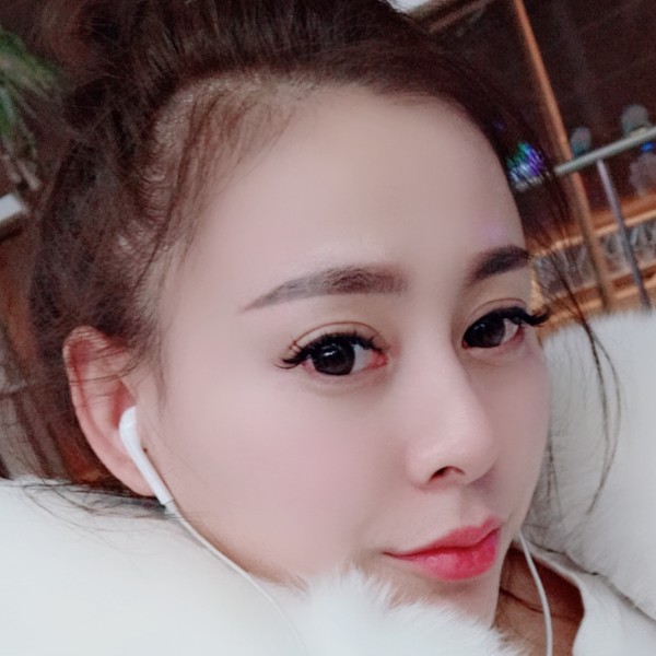 懦弱口红的照片