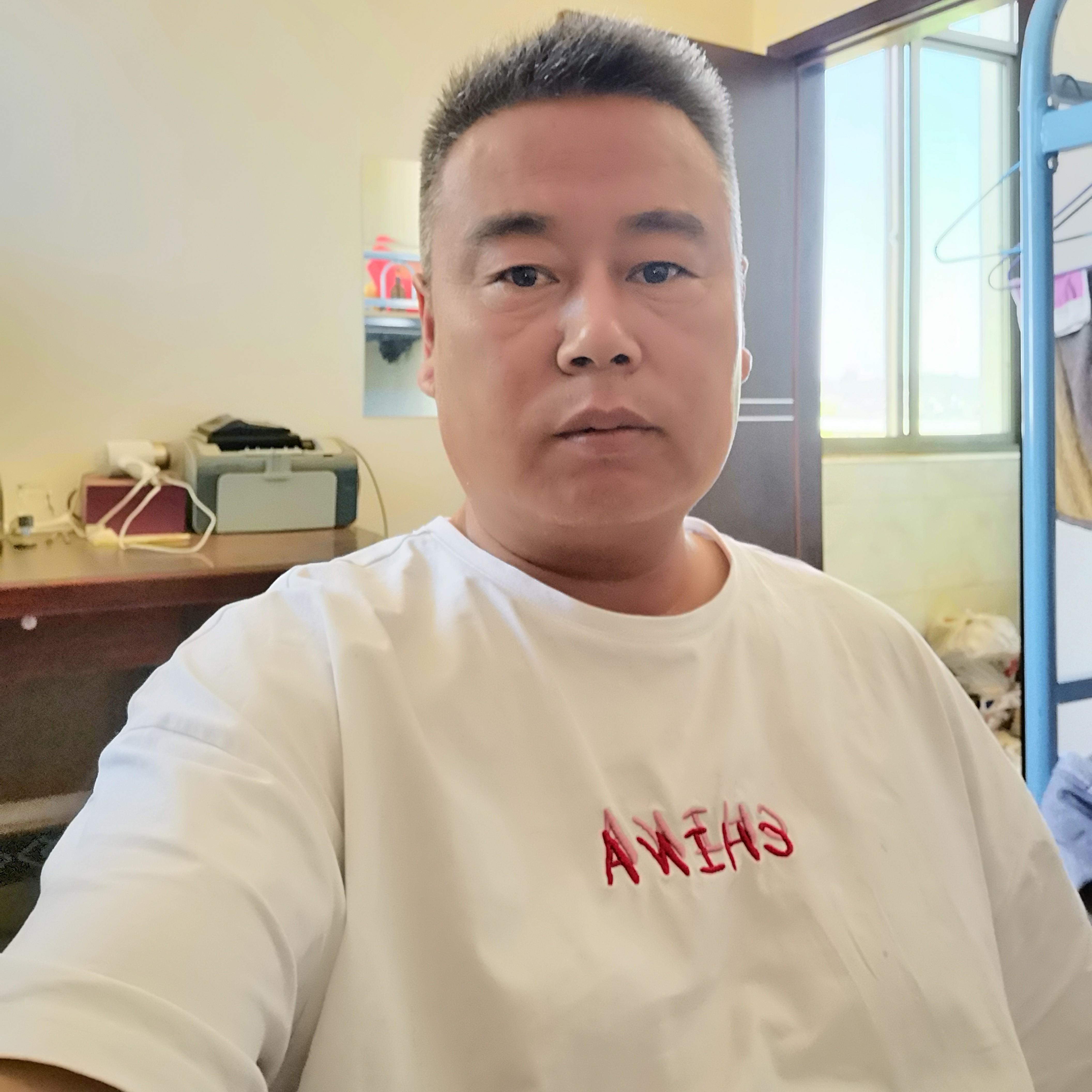 一个人那小伙的照片