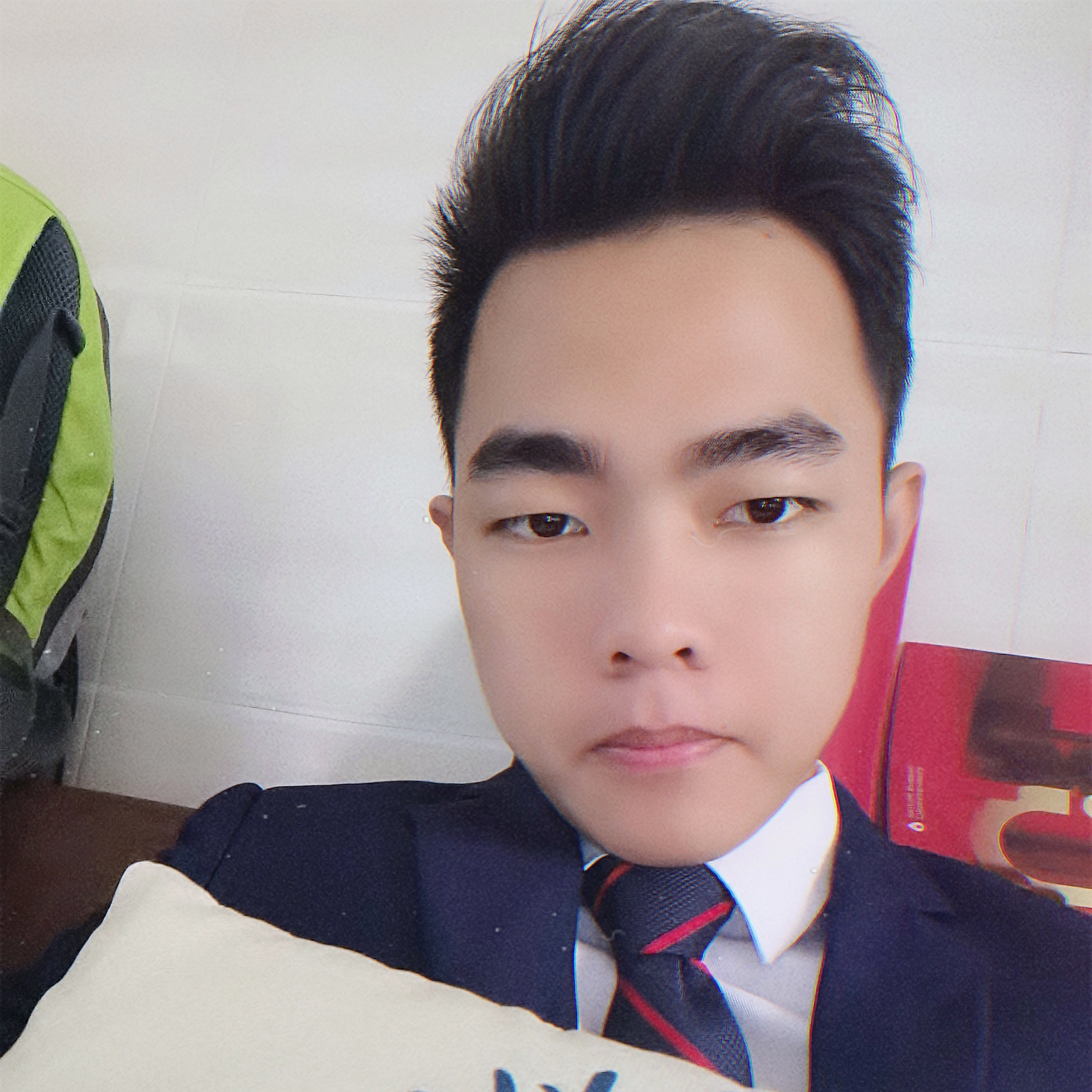 月亮回首专一的照片