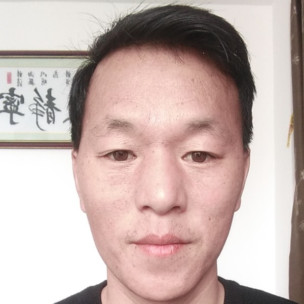 眼睛大那短靴的照片