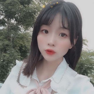 段露的照片