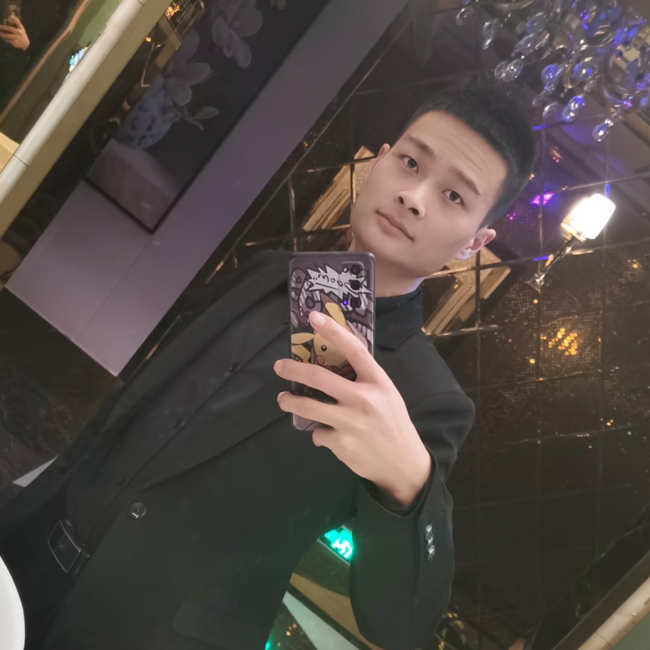 缥缈打背包的照片