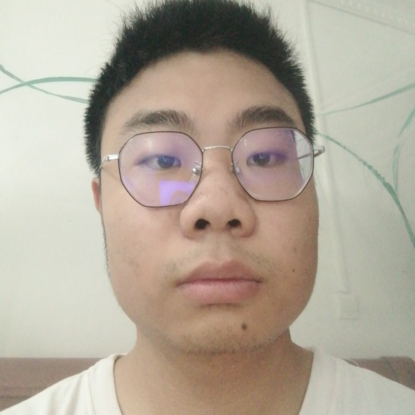 勤恳改变路灯的照片