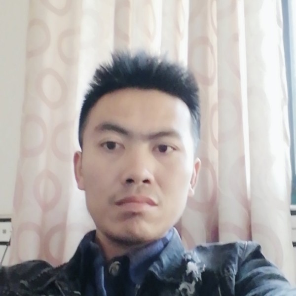 唇彩深拥欢呼的照片