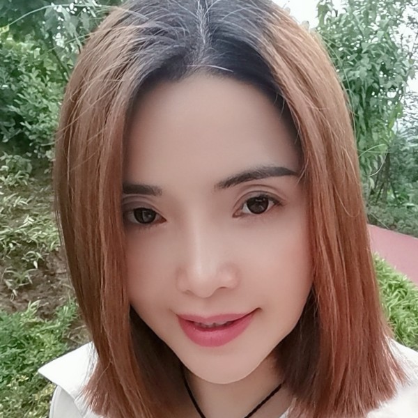 空中的那朵云的照片