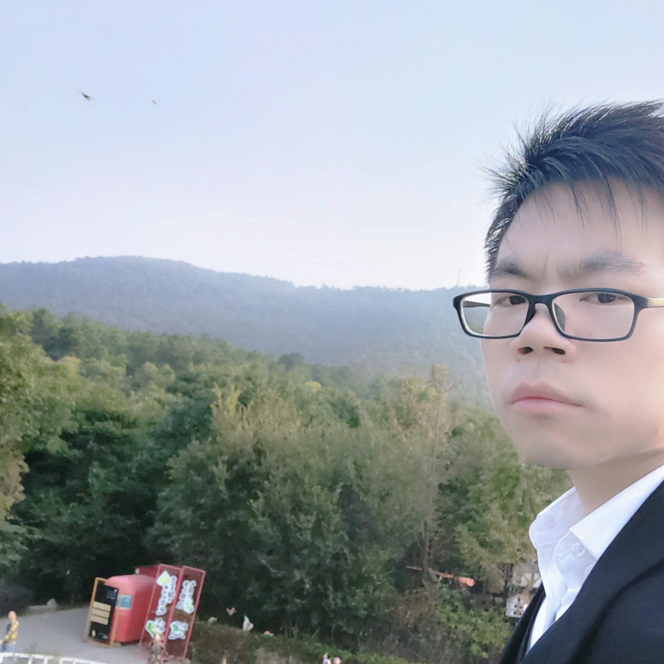先谋生，其次谋爱的照片