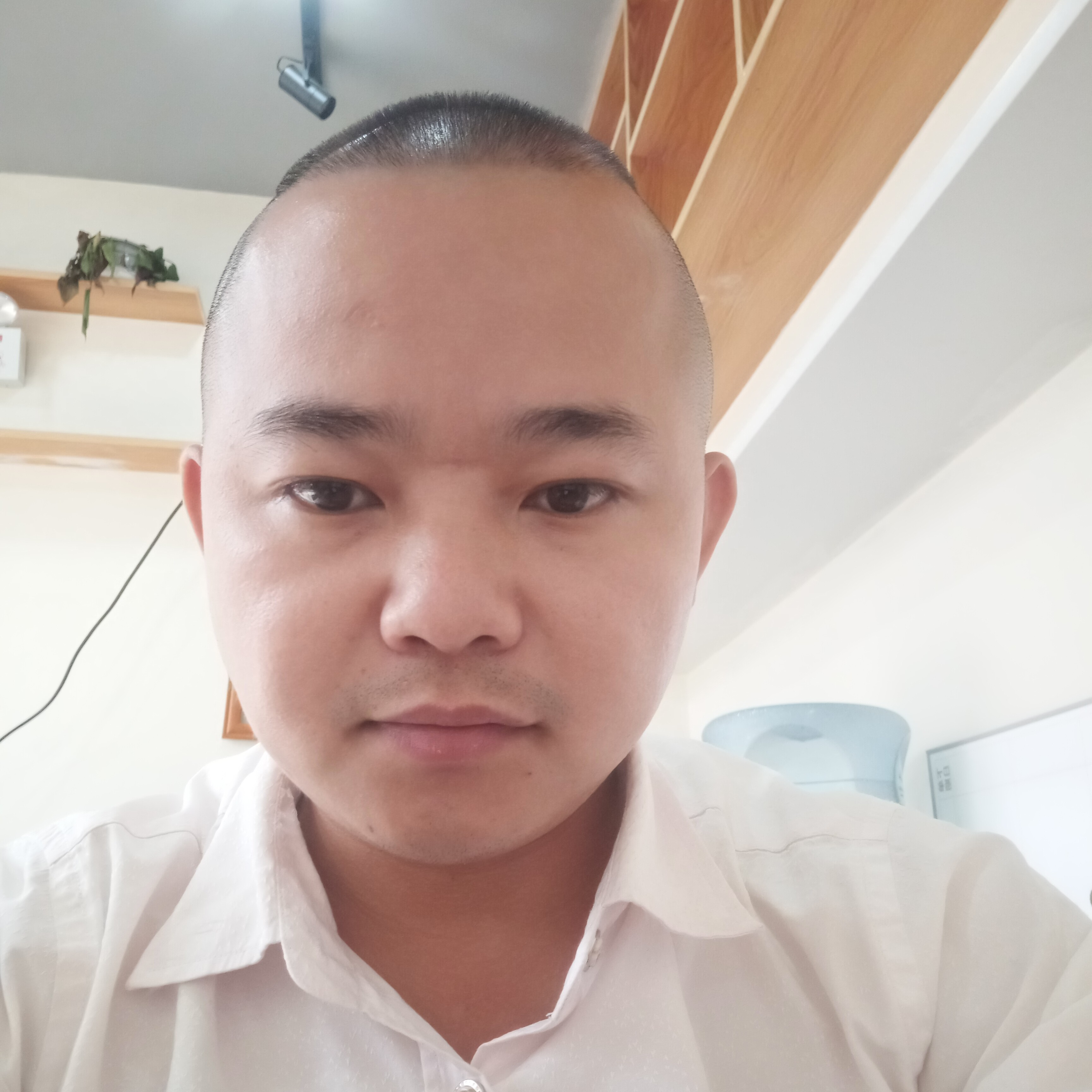 A臭男人的照片
